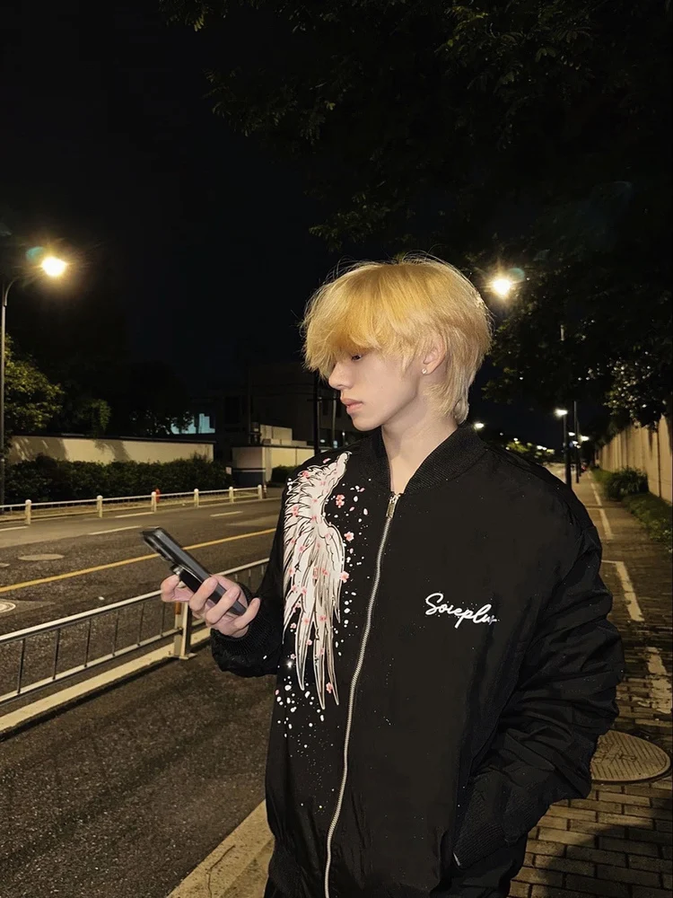 Американская ретро-куртка-пилот Wings Bla для мужчин, свободного кроя, в стиле кэжуал, для пар, осенне-зимняя, новинка, молодежная повседневная мода
Американская ретро-куртка-пилот Wings Bla для мужчин, свободного кроя, в стиле кэжуал, для пар, осенне-зимняя, новинка, молодежная повседневная мода