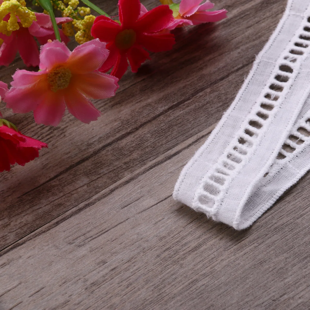 16 Yards Stair Fabric Cotton Lace Trim for Embroidery Crafts Floral Edge Vintage DIY Gift Wrapping Ribbon Sewing Project
16 Yards Stair Fabric Cotton Lace Trim for Embroidery Crafts Floral Edge Vintage DIY Gift Wrapping Ribbon Sewing Project