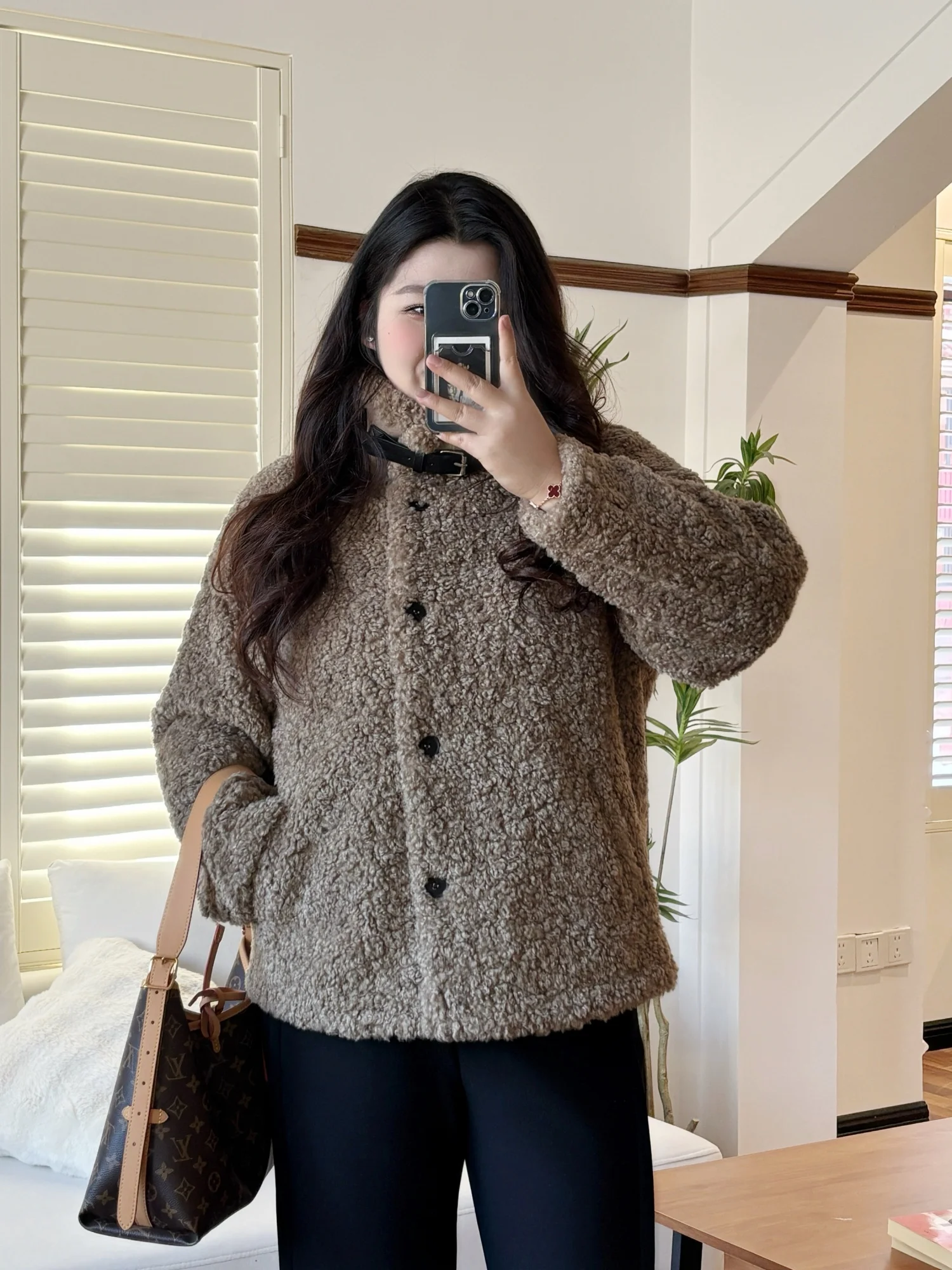 Fashionable plus Size Women's Winter Jacket Lamb Fur Stand Collar All-Match Outerwear Stylish Slimming Trendy Coat
Fashionable plus Size Women's Winter Jacket Lamb Fur Stand Collar All-Match Outerwear Stylish Slimming Trendy Coat