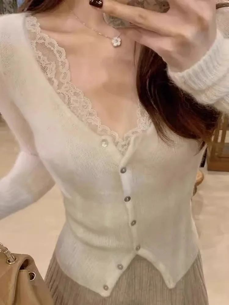 Women's V-ne Lace Splice Knitted Sweater Slim Fit Inner Wear Top Korean Sle Commute Faion Pure Desire Sle Autumn Wear
Women's V-ne Lace Splice Knitted Sweater Slim Fit Inner Wear Top Korean Sle Commute Faion Pure Desire Sle Autumn Wear