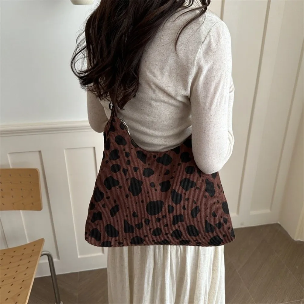 New Design Cow Print Shoulder Bag Retro Style Large Capacity Leopard Print Crossbody Bag Double-sided Adjustable Strap
New Design Cow Print Shoulder Bag Retro Style Large Capacity Leopard Print Crossbody Bag Double-sided Adjustable Strap