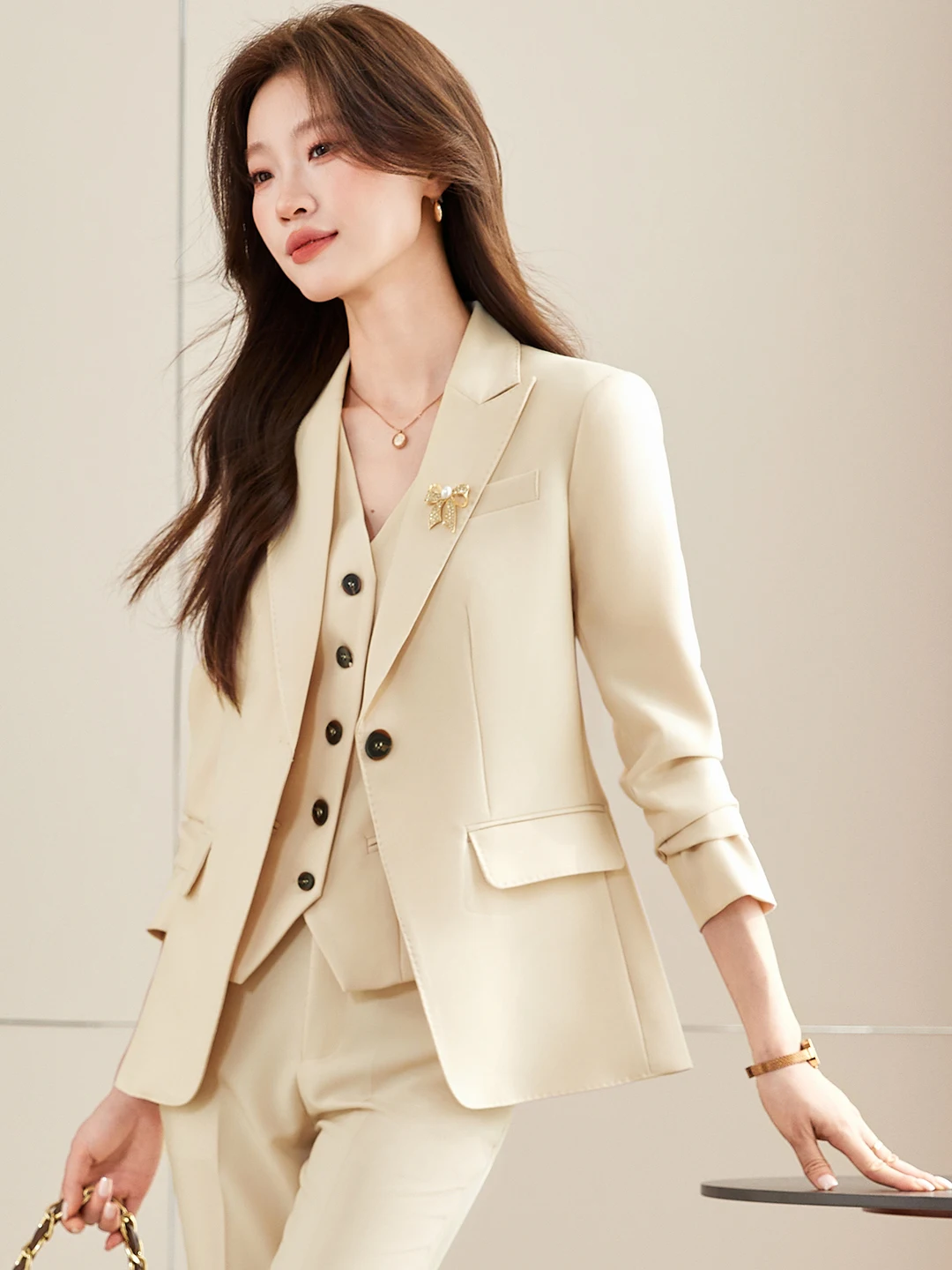 Elegant Long Sleeve Suit Set for Women Commute Professional Workwear Spring New Style Quality Polyester Fiber Outerwear
Elegant Long Sleeve Suit Set for Women Commute Professional Workwear Spring New Style Quality Polyester Fiber Outerwear