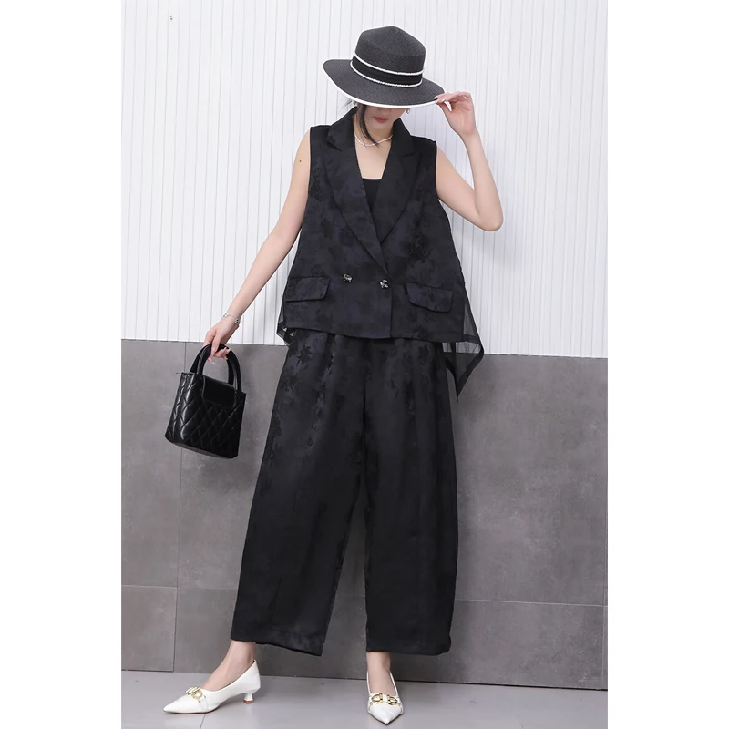 French Hepburn Style Women's Suit 2025 Spring New Item Satin Jacquard Vest Pants Two-piece Set Fashionable Oversize Loose Suit
French Hepburn Style Women's Suit 2025 Spring New Item Satin Jacquard Vest Pants Two-piece Set Fashionable Oversize Loose Suit