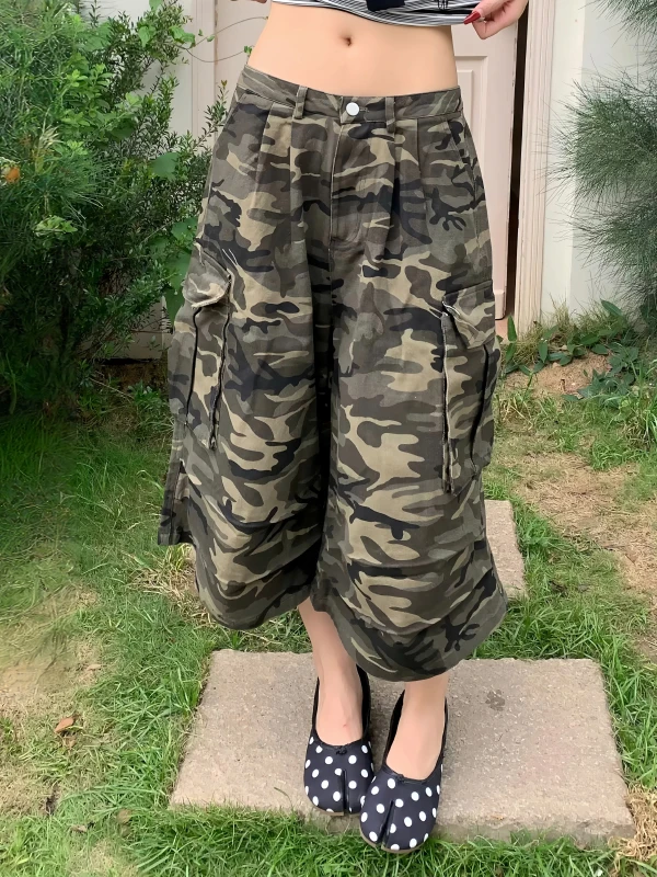 American Style Vintage Camouflage Denim Jeans Women's Summer Design Folded Street Pocket Mid-Length Shorts Loose Fit Jeans
American Style Vintage Camouflage Denim Jeans Women's Summer Design Folded Street Pocket Mid-Length Shorts Loose Fit Jeans
