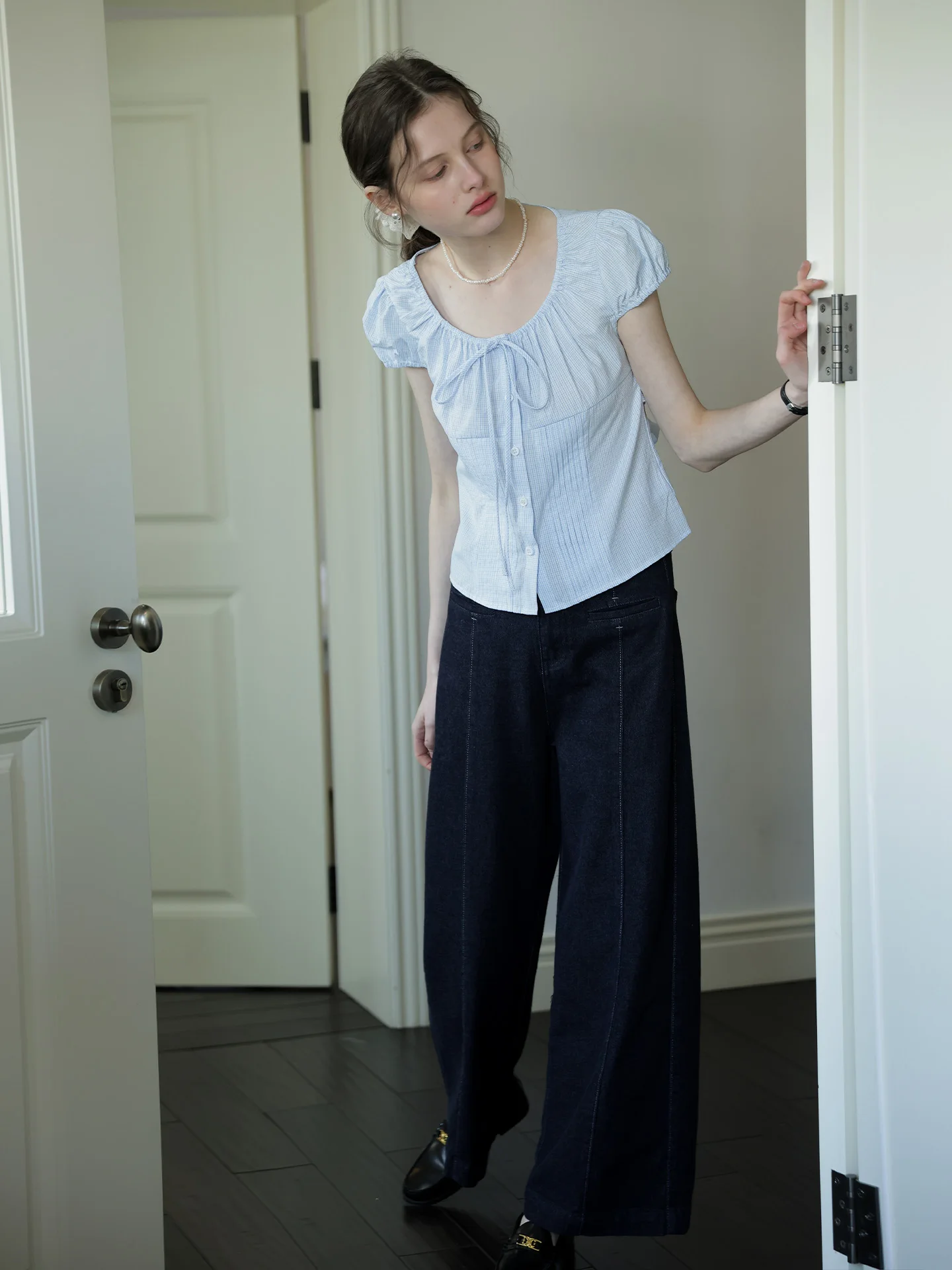 Spring Also White U-Neck Tie Bubble Sleeve Blue Short Sleeve Shirt Women Summer New Versatile Elegant Slimming Age-Defying Top
Spring Also White U-Neck Tie Bubble Sleeve Blue Short Sleeve Shirt Women Summer New Versatile Elegant Slimming Age-Defying Top
