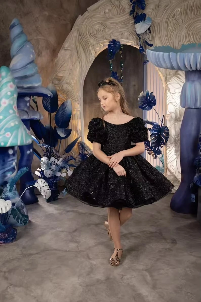 Sequins Ruffles Knee Length Birthday Gowns for Party Princess First Holy Communion Gown Black Flower Girl Dresses for Wedding
Sequins Ruffles Knee Length Birthday Gowns for Party Princess First Holy Communion Gown Black Flower Girl Dresses for Wedding