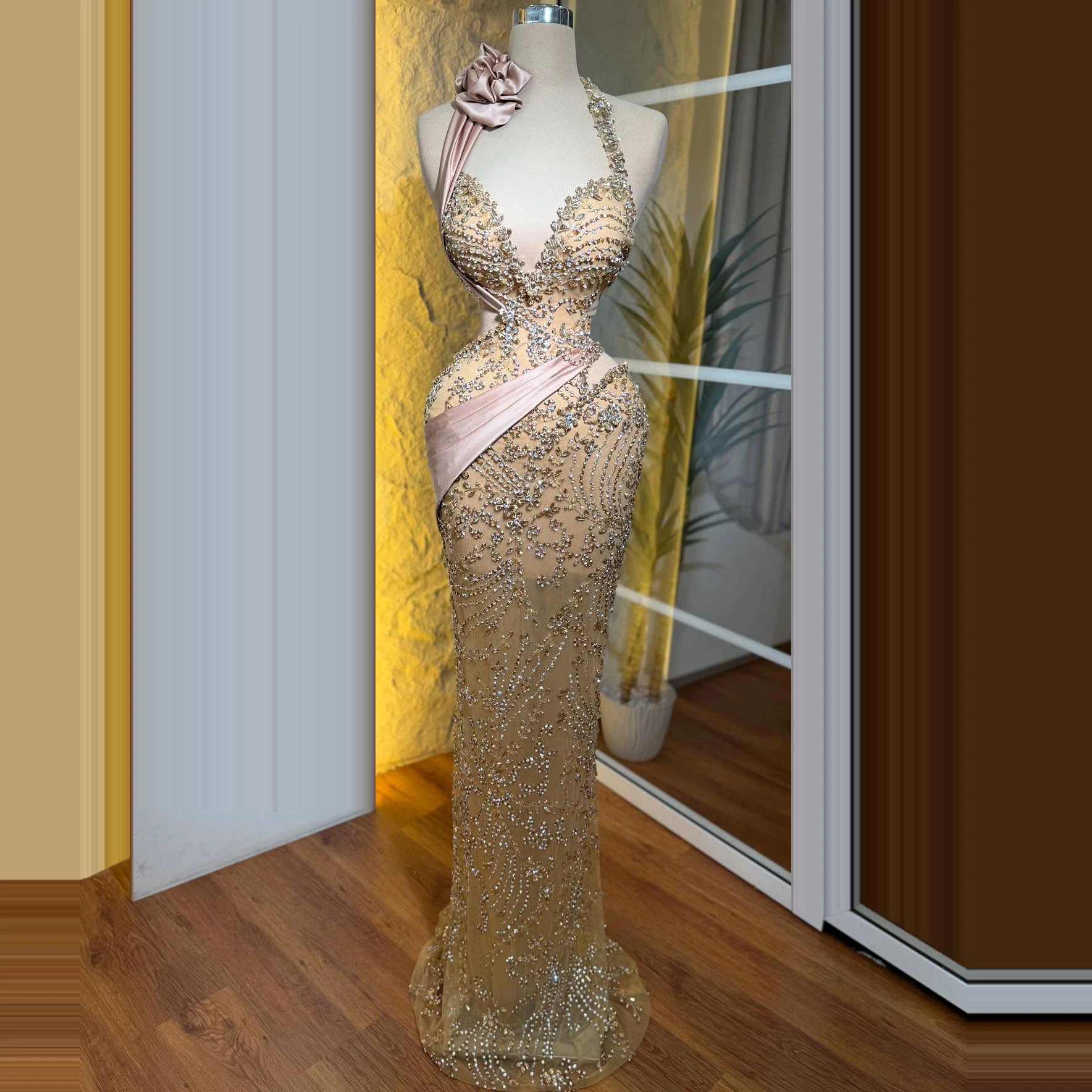 Sheer Mermaid Dress With Floral Straps Halter Neckline Openwork Waist Crystal Embellishment Sexy and Gorgeous Evening Gown
Sheer Mermaid Dress With Floral Straps Halter Neckline Openwork Waist Crystal Embellishment Sexy and Gorgeous Evening Gown