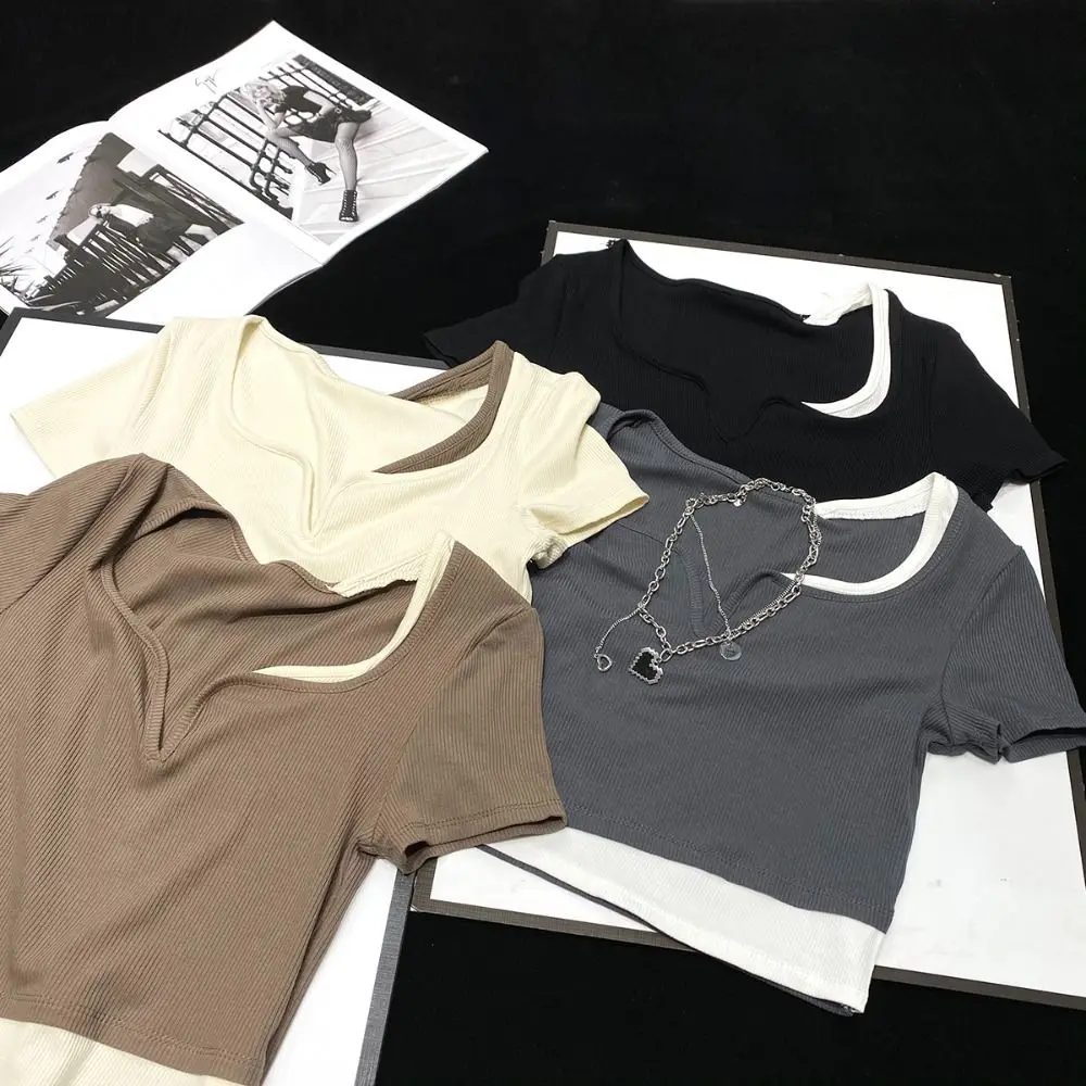 Модный Y2K поддельный топ из двух предметов с v-образным вырезом, нижняя рубашка, тонкий укороченный топ, женские шикарные лоскутные футболки с короткими рукавами, уличная одежда
Модный Y2K поддельный топ из двух предметов с v-образным вырезом, нижняя рубашка, тонкий укороченный топ, женские шикарные лоскутные футболки с короткими рукавами, уличная одежда