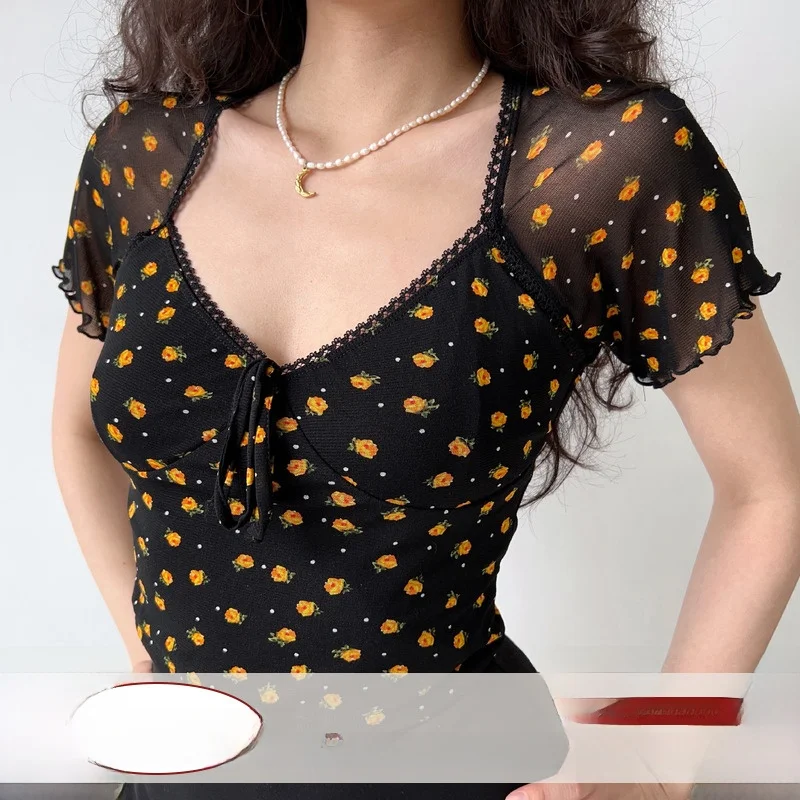 Go Girl Go American Retro Floral Mesh V-neck Short Sleeve Black T-shirt Women's Slim Fit Short Top Street Style Summer Fashion
Go Girl Go American Retro Floral Mesh V-neck Short Sleeve Black T-shirt Women's Slim Fit Short Top Street Style Summer Fashion