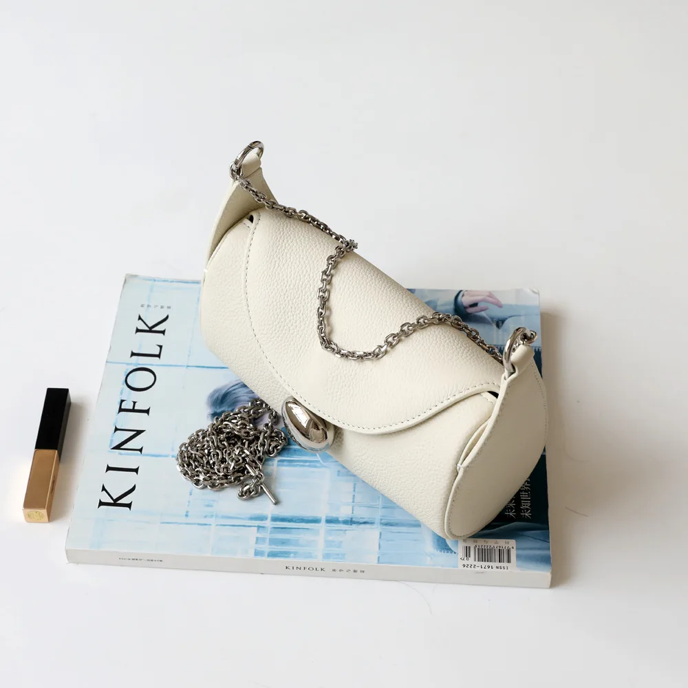 Egg Shaped Buckle Armpit Women Handbags 2024 Real Leather Beach Lady Designer Bag Chain White Shoulder Cylindrical Bag for Women
Egg Shaped Buckle Armpit Women Handbags 2024 Real Leather Beach Lady Designer Bag Chain White Shoulder Cylindrical Bag for Women