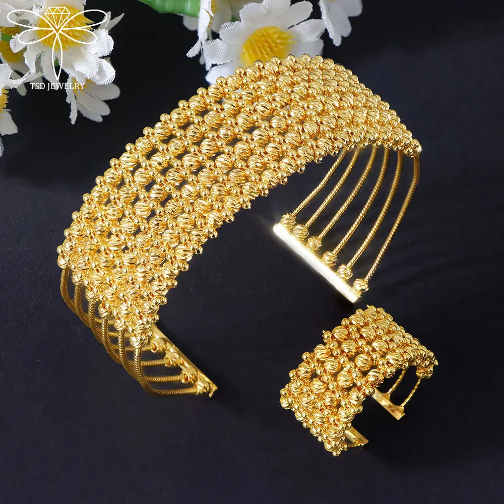 Роскошный комплект свадебных украшений из Эфиопии, позолоченные 24 карата, Нигерия, свадебные браслеты, кольцо, Дубай, мусульманские женщины, винтажные повседневные украшения
Роскошный комплект свадебных украшений из Эфиопии, позолоченные 24 карата, Нигерия, свадебные браслеты, кольцо, Дубай, мусульманские женщины, винтажные повседневные украшения