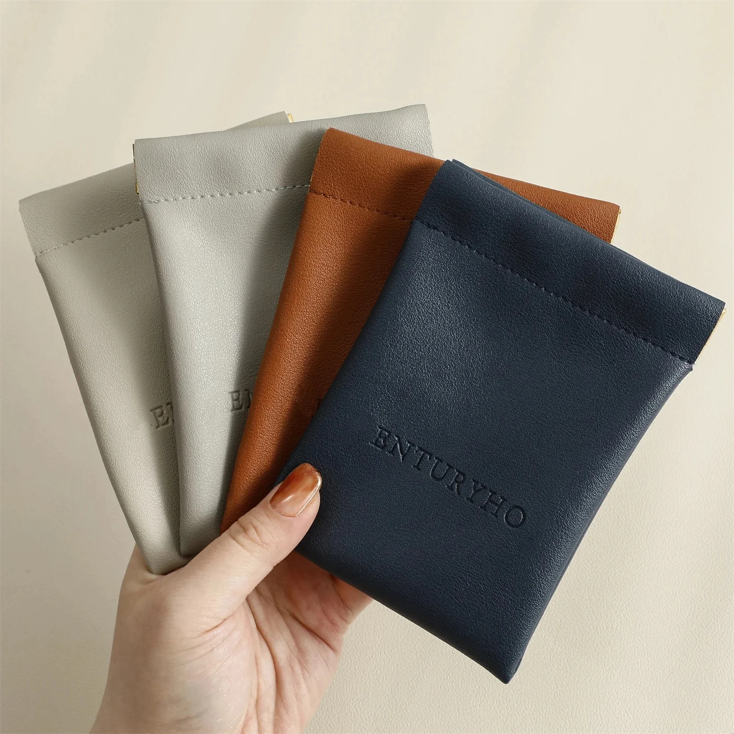 50pcs Faux Leather Mini Jewelry Bag Customizable Logo Spring Buckle Solid Color Coin Purse Jewelry Bag Card Holder Key Holder Mi
50pcs Faux Leather Mini Jewelry Bag Customizable Logo Spring Buckle Solid Color Coin Purse Jewelry Bag Card Holder Key Holder Mi