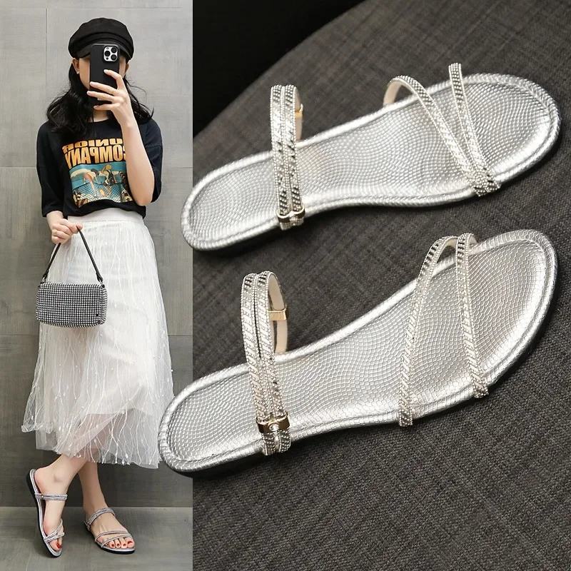 Women's Flat Slippers Rhinestones Soft Sole One Kick Women's Sandals Dress Beach New Summer Two-wear Fashion Sandalias De Mujer
Women's Flat Slippers Rhinestones Soft Sole One Kick Women's Sandals Dress Beach New Summer Two-wear Fashion Sandalias De Mujer