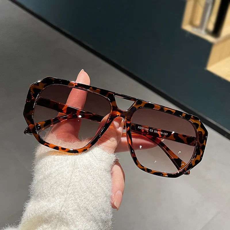 Vintage Men Women Big Sunglasses Square Shades Brand Designer Unisex Sun Glasses Black Lense Male Female Glasses UV400 Eyewear
Vintage Men Women Big Sunglasses Square Shades Brand Designer Unisex Sun Glasses Black Lense Male Female Glasses UV400 Eyewear