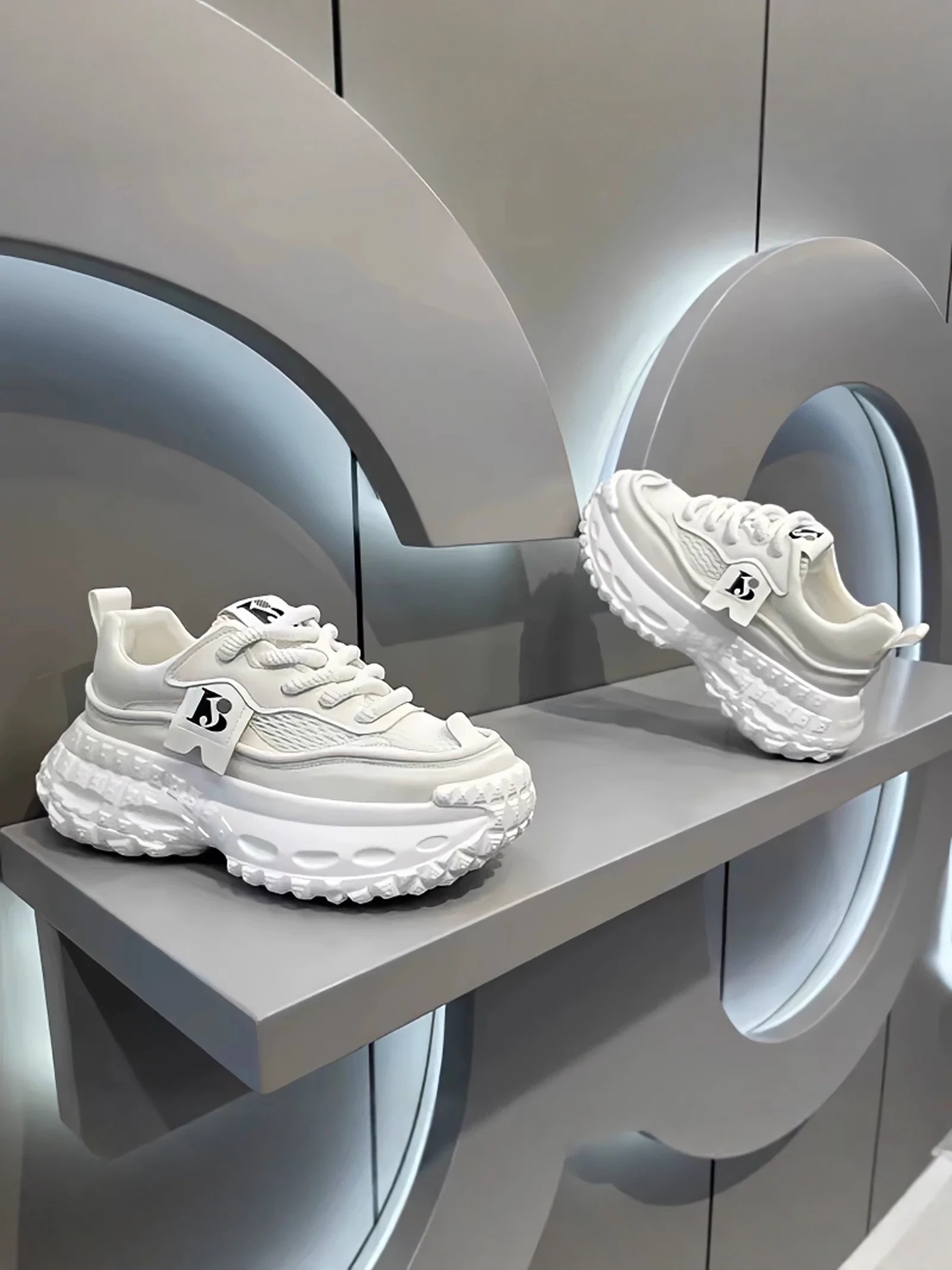 Men's Summer Breathable Mesh Running Shoes Versatile Casual Sports Sneakers Increased Height Dad Trendy Shoes Rubber Sole
Men's Summer Breathable Mesh Running Shoes Versatile Casual Sports Sneakers Increased Height Dad Trendy Shoes Rubber Sole