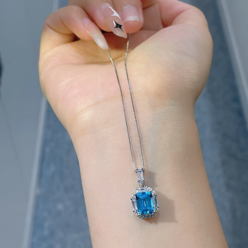 *Pure Natural Swiss Blue Topaz Pendant, Full Clean Body Quality Fire Color Superb
*Pure Natural Swiss Blue Topaz Pendant, Full Clean Body Quality Fire Color Superb