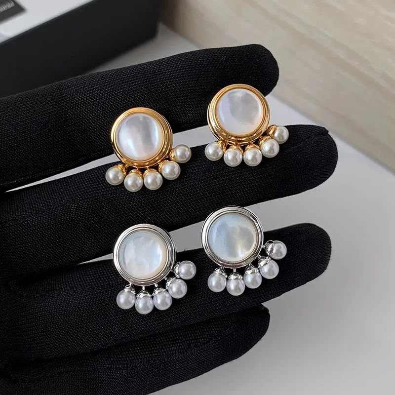 French Vintage Natural White Shell Pearl Earrings for Women Niche Light Luxury OL High-end Banquet Exquisite All-match Jewelry
French Vintage Natural White Shell Pearl Earrings for Women Niche Light Luxury OL High-end Banquet Exquisite All-match Jewelry