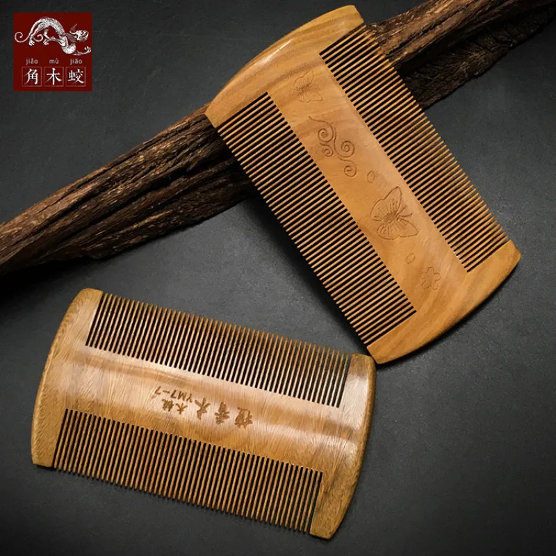 Green sandalwood with carved patterns, fine-toothed solid wood comb
Green sandalwood with carved patterns, fine-toothed solid wood comb
