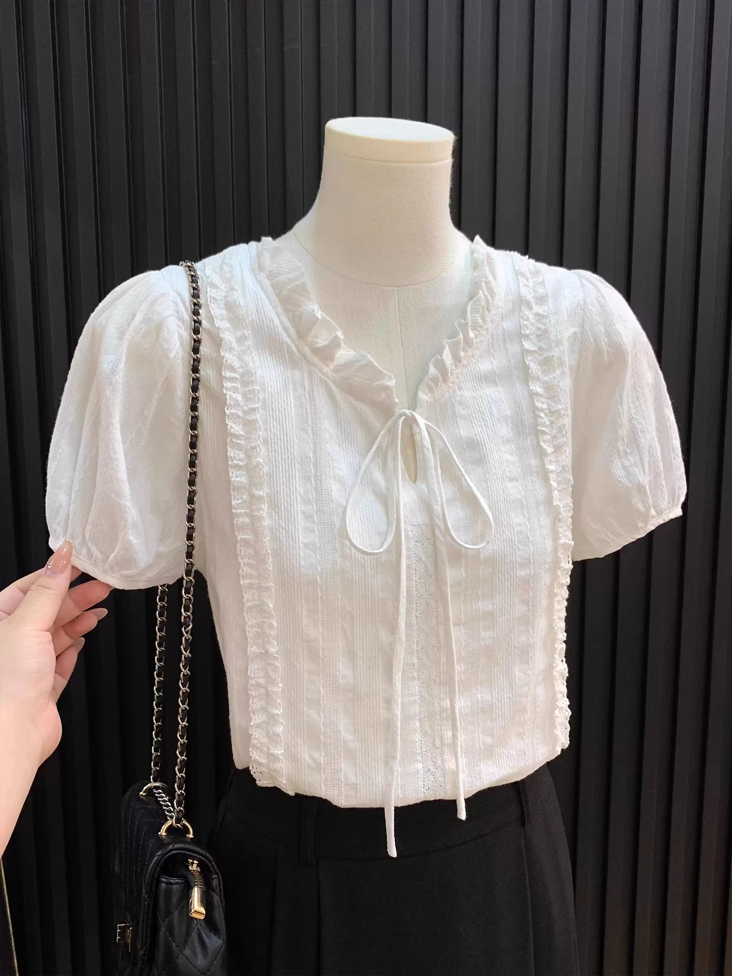White Tie-Detail Short Sleeve Women's Shirt Summer Loose Style V-Neck Korean Fashion Bubble Sleeve Casual Top for Ladies
White Tie-Detail Short Sleeve Women's Shirt Summer Loose Style V-Neck Korean Fashion Bubble Sleeve Casual Top for Ladies