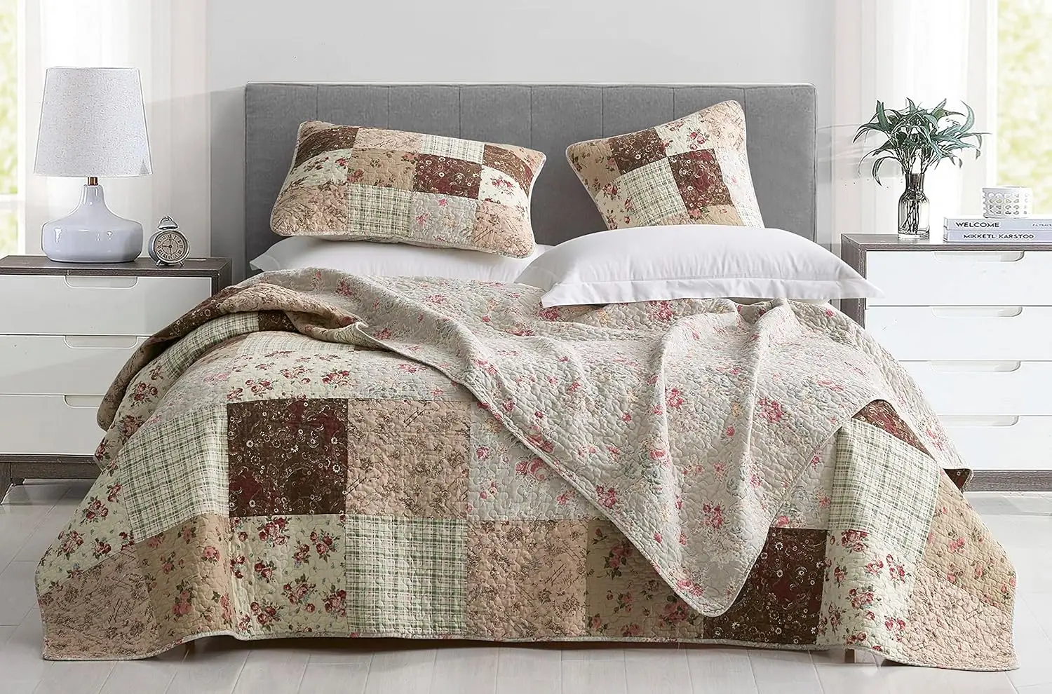 Chezmoi Collection Cynthia 3-Piece Chic Patchwork Quilt Set - Floral Plaid Coverlet - Pre-Washed Cotton Lightweight Reversible
Chezmoi Collection Cynthia 3-Piece Chic Patchwork Quilt Set - Floral Plaid Coverlet - Pre-Washed Cotton Lightweight Reversible