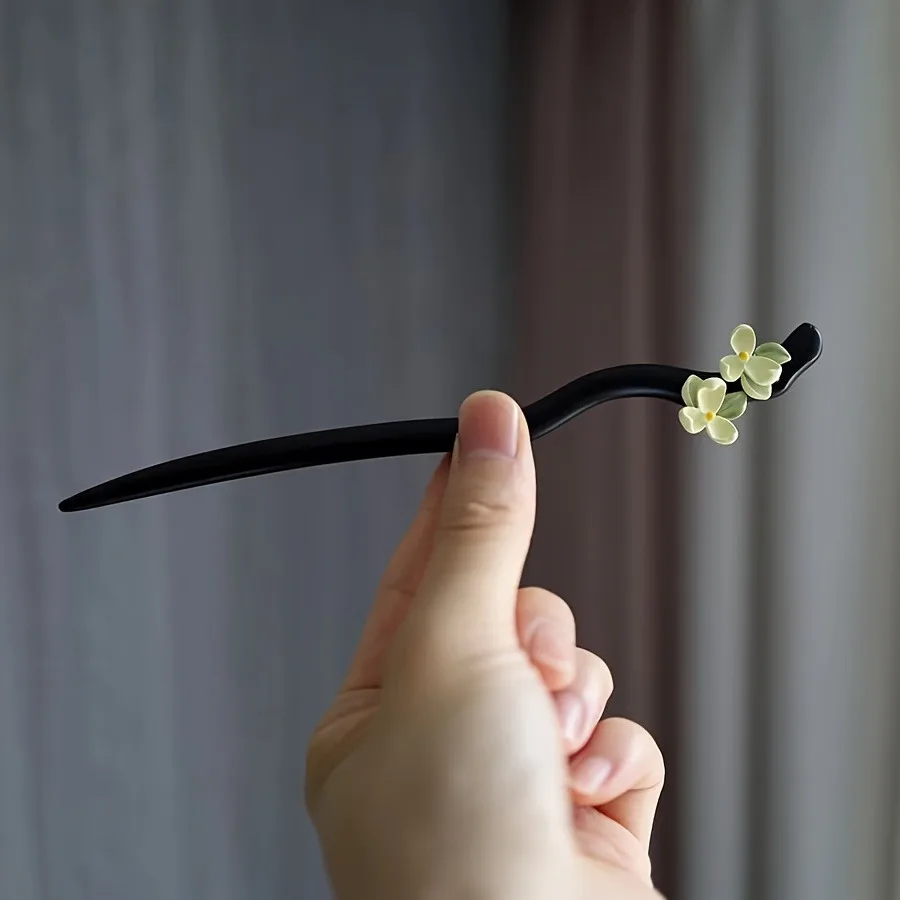 Новая элегантная заколка для волос в китайском стиле, вдохновленная древними традициями, для ципао и ханьфу, с высококлассным дизайном, создающая атмосферу национального стиля, с кисточками, в стиле Сыпэй-го.
Новая элегантная заколка для волос в китайском стиле, вдохновленная древними традициями, для ципао и ханьфу, с высококлассным дизайном, создающая атмосферу национального стиля, с кисточками, в стиле Сыпэй-го.