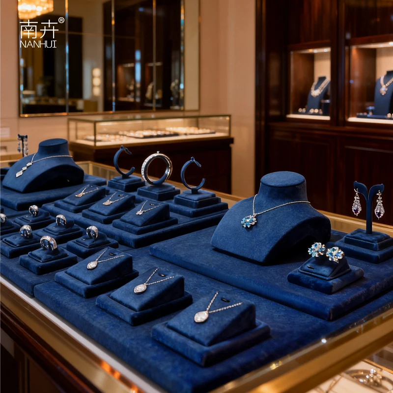 Набор реквизитов для демонстрации ювелирных изделий, бархатная стойка для демонстрации ювелирных изделий, серьги-кольца, ожерелья, набор для демонстрации шеи
Набор реквизитов для демонстрации ювелирных изделий, бархатная стойка для демонстрации ювелирных изделий, серьги-кольца, ожерелья, набор для демонстрации шеи