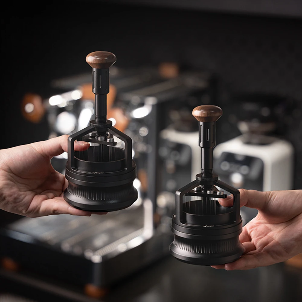 58MM Pressing and Rotating Coffee Tamper Needle with Cleaning Base To Evenly Disperse Powder Stirring Needle Coffee Tool
58MM Pressing and Rotating Coffee Tamper Needle with Cleaning Base To Evenly Disperse Powder Stirring Needle Coffee Tool