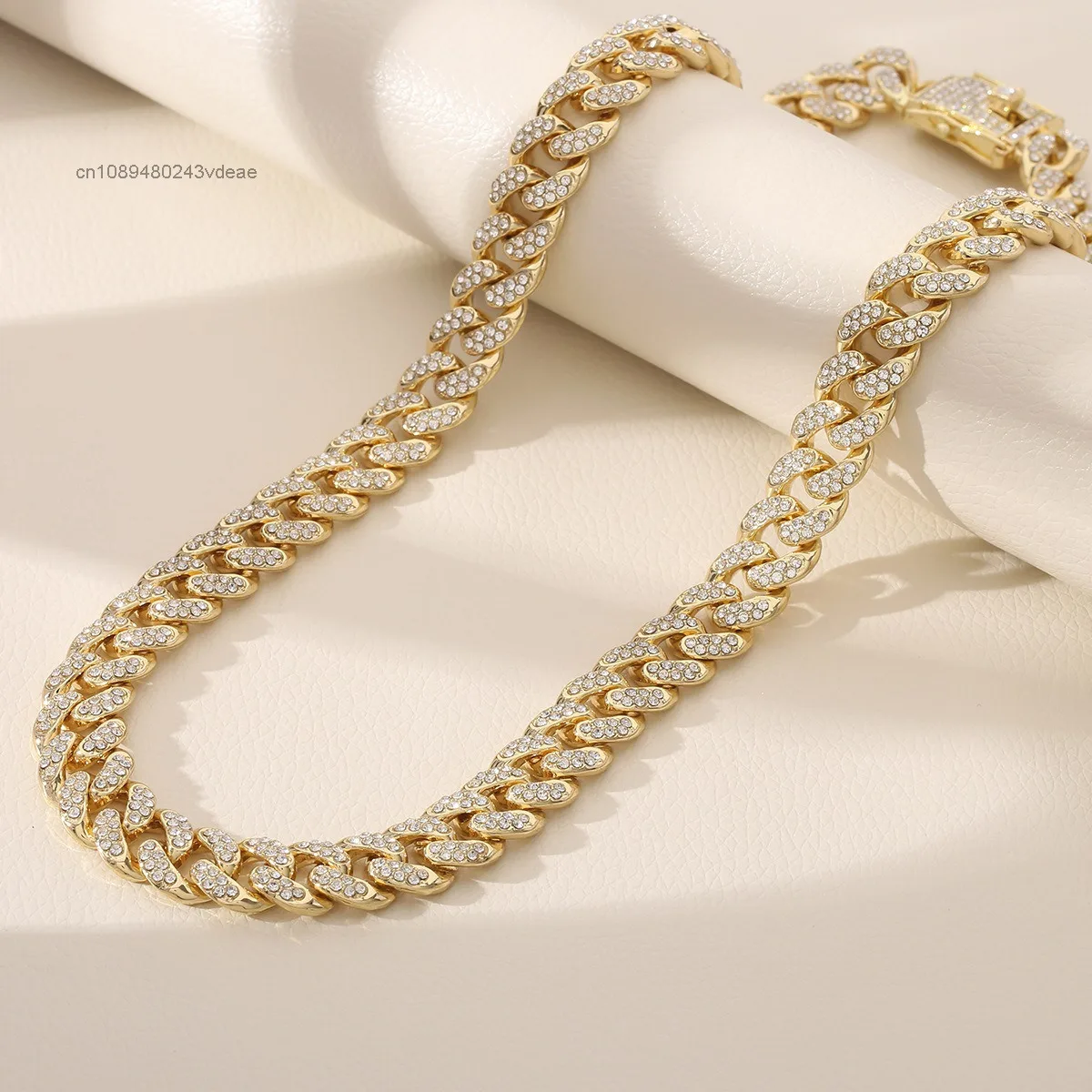 European and American Fashion Rapper Accessories Hot Sale 13mm Hip Hop Diamond Crypto Cuban Necklace Fashion Chains Necklaces
European and American Fashion Rapper Accessories Hot Sale 13mm Hip Hop Diamond Crypto Cuban Necklace Fashion Chains Necklaces