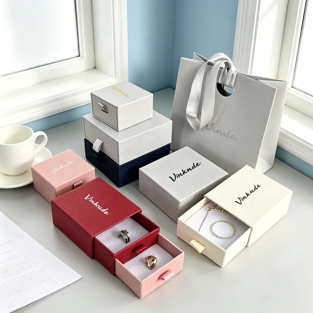 10/24Pcs Custom Logo Textured Paper Jewelry Packaging Box Ring Ear Stud Earring Drawer Boxes Pendant Necklace Travel Organizer
10/24Pcs Custom Logo Textured Paper Jewelry Packaging Box Ring Ear Stud Earring Drawer Boxes Pendant Necklace Travel Organizer