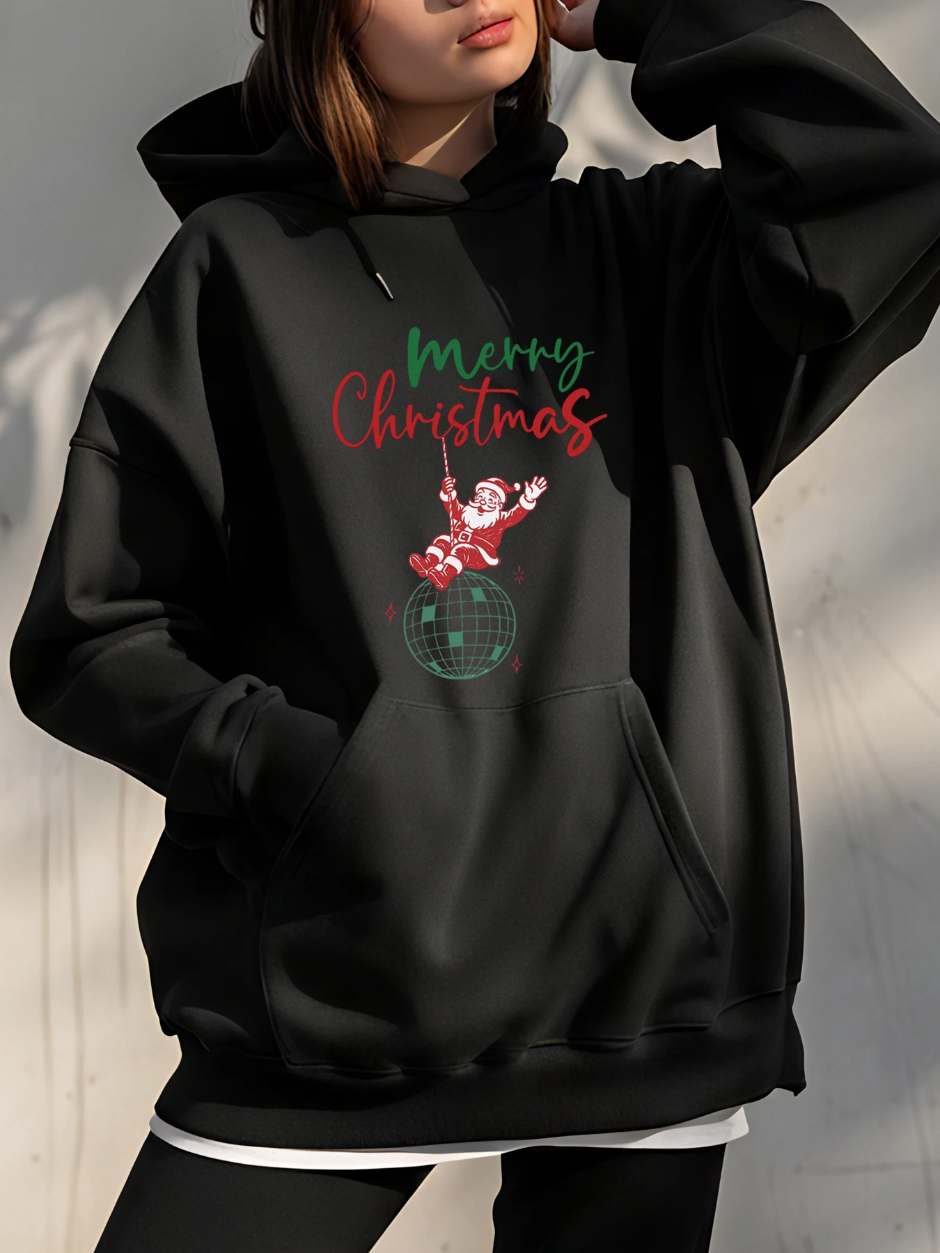 Толстовка с рождественским принтом и дизайном Санта-Клауса и диско-шара, женская уличная зимняя одежда
Толстовка с рождественским принтом и дизайном Санта-Клауса и диско-шара, женская уличная зимняя одежда
