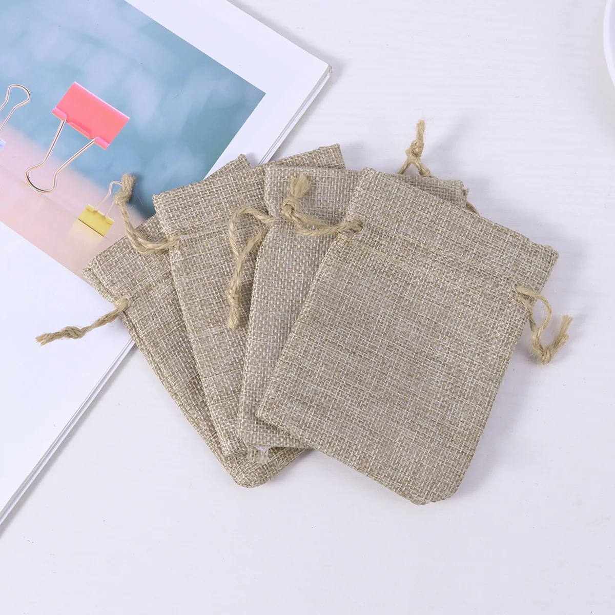 20 Pcs Linen Gift Bags Drawstring Pouches Small Storage Jewelry Packaging Christmas Present Wedding Party Favor 
20 Pcs Linen Gift Bags Drawstring Pouches Small Storage Jewelry Packaging Christmas Present Wedding Party Favor