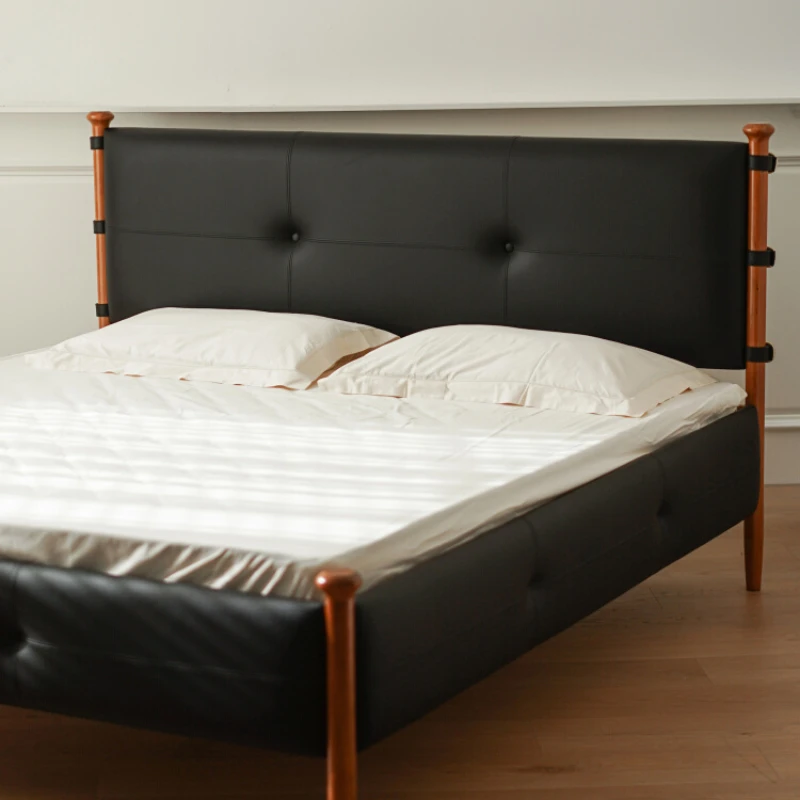 Simple modern solid wood double bed master bedroom high-end atmosphere 1.5m bed.
Simple modern solid wood double bed master bedroom high-end atmosphere 1.5m bed.