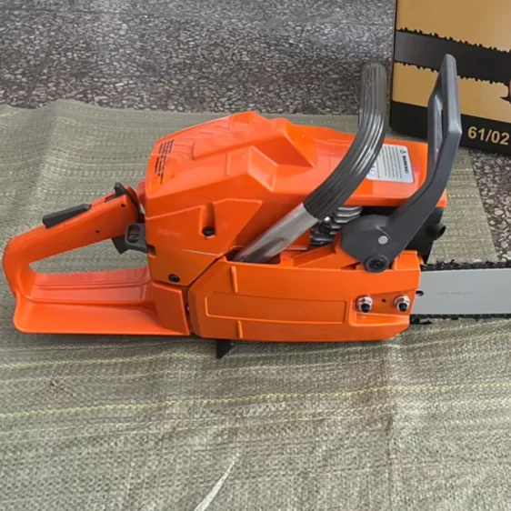 Tronconneuse Hus272 72,5 куб.см, направляющая для заливки, 28 пакетов, 3,6 кВт, Scie A Essence Pro Pour Gros Bois
Tronconneuse Hus272 72,5 куб.см, направляющая для заливки, 28 пакетов, 3,6 кВт, Scie A Essence Pro Pour Gros Bois