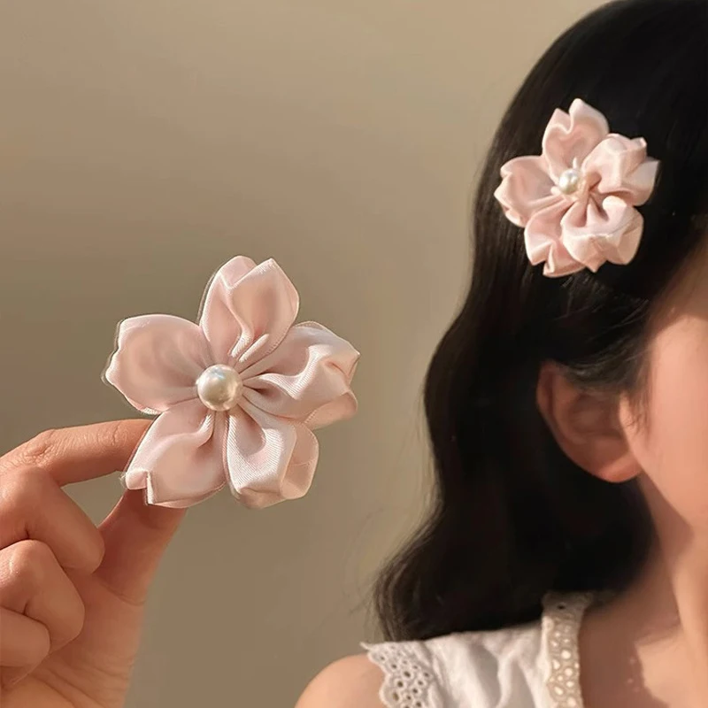 4 Pcs Ladies' Hair Clips Set Korean Flower Pearl Sweet Kawaii Hair Pins Multifunctional High-quality Brooch Hair Accessories
4 Pcs Ladies' Hair Clips Set Korean Flower Pearl Sweet Kawaii Hair Pins Multifunctional High-quality Brooch Hair Accessories