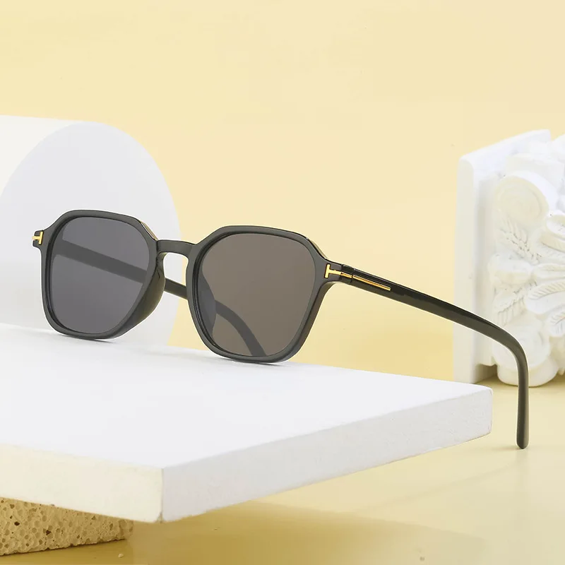 2023 AOZE Brand Luxury Fashion High Quality Tom Round Sunglasses for Men Ladies Outdoor Street Shooting Driving Sunglasses UV400
2023 AOZE Brand Luxury Fashion High Quality Tom Round Sunglasses for Men Ladies Outdoor Street Shooting Driving Sunglasses UV400