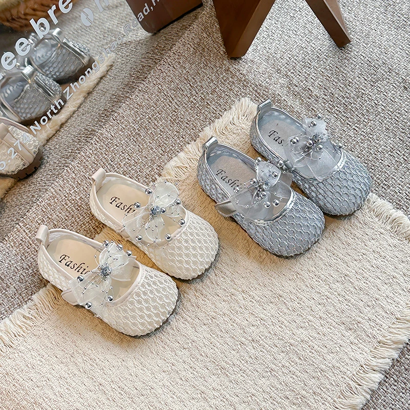 Girls' Princess Sandals Summer 2026 Breathable Hollow Rhinestone Mesh Bowknot Lace-Up Children's Shoes Shallow Mouth Design
Girls' Princess Sandals Summer 2026 Breathable Hollow Rhinestone Mesh Bowknot Lace-Up Children's Shoes Shallow Mouth Design