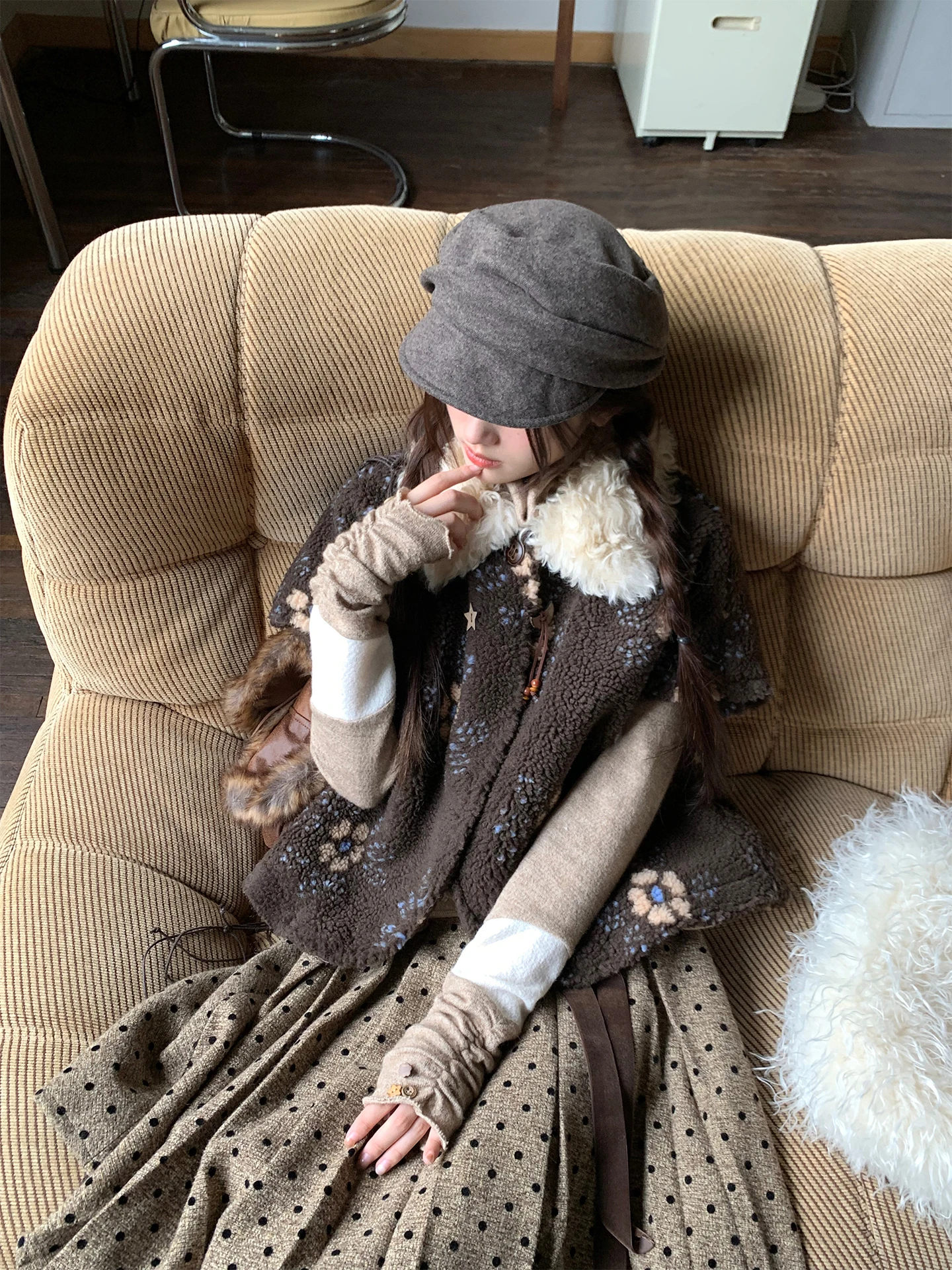 Жилет Jingye Page Brown Early Mix с воротником из овечьей шерсти, утепленный, на одной пуговице, стандартной длины
Жилет Jingye Page Brown Early Mix с воротником из овечьей шерсти, утепленный, на одной пуговице, стандартной длины