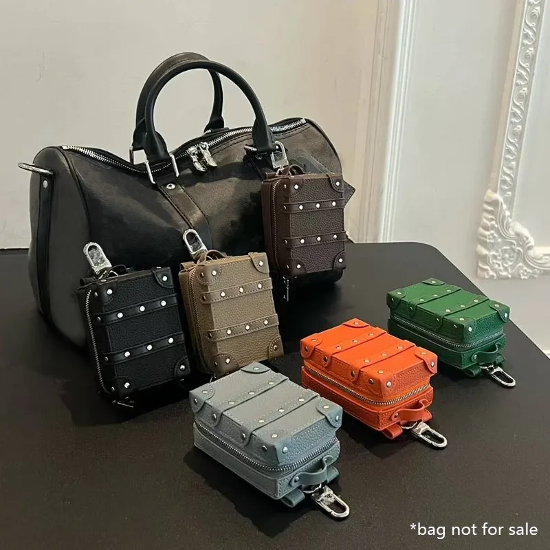 Cowhide Mini Bag Design Mini Suitcase earphone Bag Lipstick Bag Small Silver Ball Adjustable Chain Bag Charm Decoration
Cowhide Mini Bag Design Mini Suitcase earphone Bag Lipstick Bag Small Silver Ball Adjustable Chain Bag Charm Decoration