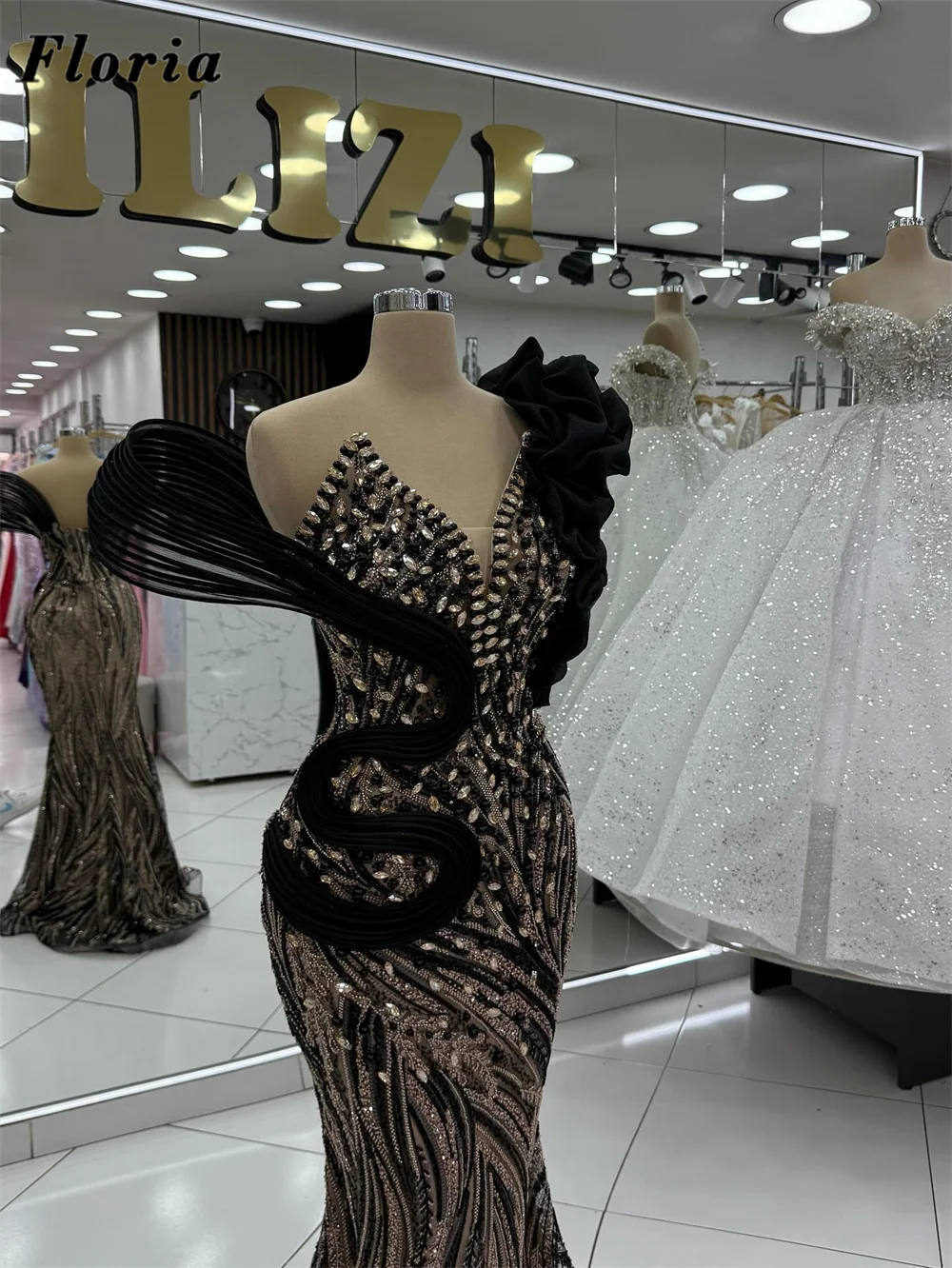 Black One Shoulder Celebrity Dresses 2026 Dubai Beading Ruffles Evening Dress For Women Luxury Cocktail Party Gowns Customized
Black One Shoulder Celebrity Dresses 2026 Dubai Beading Ruffles Evening Dress For Women Luxury Cocktail Party Gowns Customized