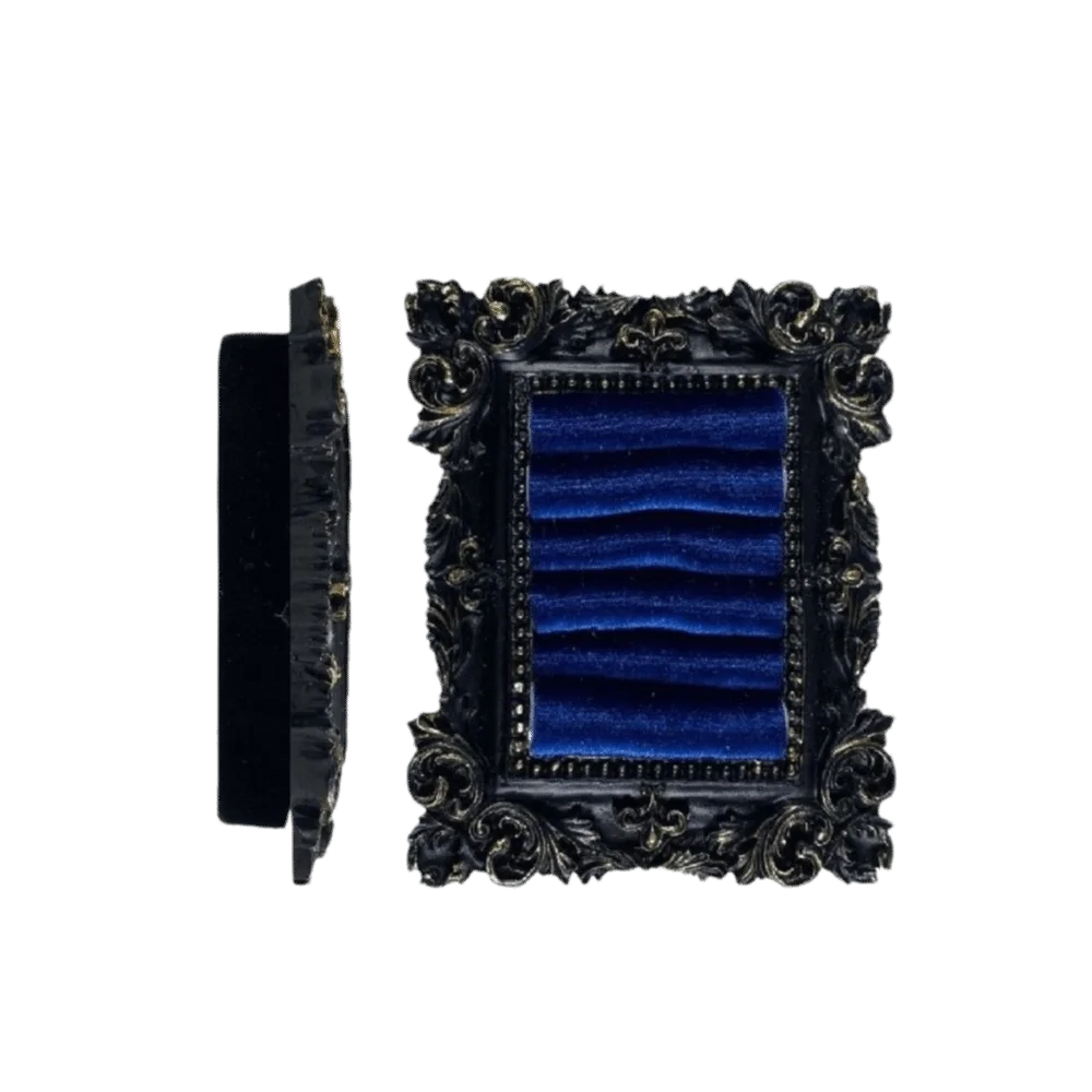 Black Golden Photo Frame Jewelry Display Stand Velvet Gothic Dark Style Ring Display Holder Baroque Design Vintage
Black Golden Photo Frame Jewelry Display Stand Velvet Gothic Dark Style Ring Display Holder Baroque Design Vintage