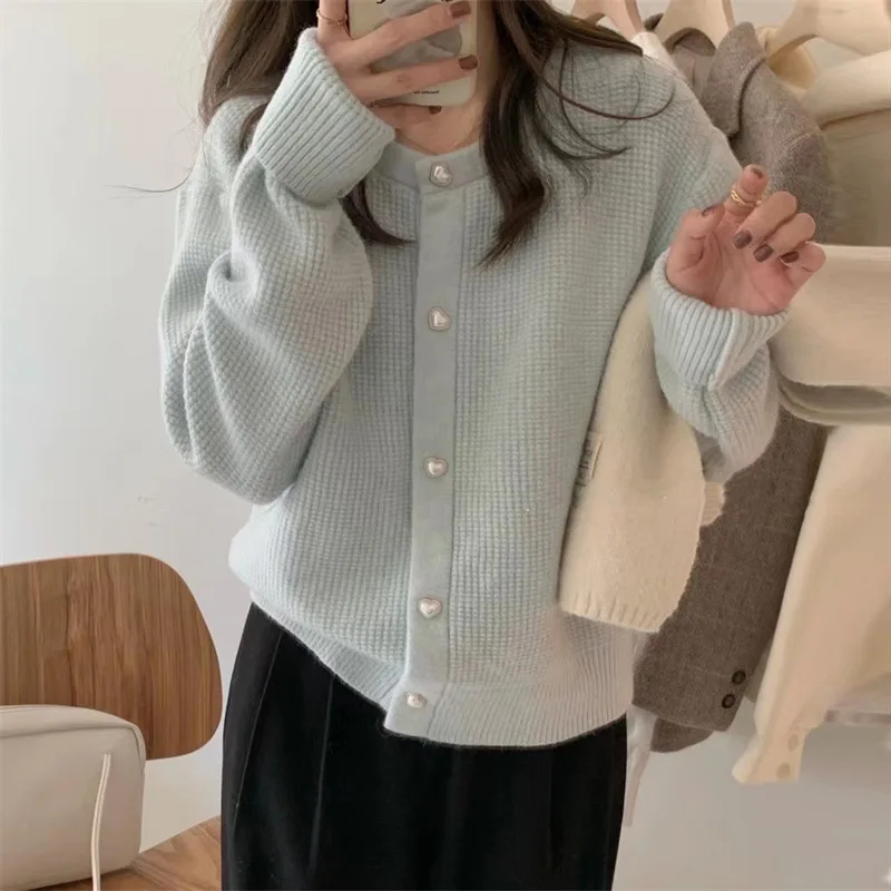 Gentle and Lazy Knitted Cardigan Top Autumn New Korean Version Simple Love Button Crew Neck Sweater Jacket Women Comfortable
Gentle and Lazy Knitted Cardigan Top Autumn New Korean Version Simple Love Button Crew Neck Sweater Jacket Women Comfortable