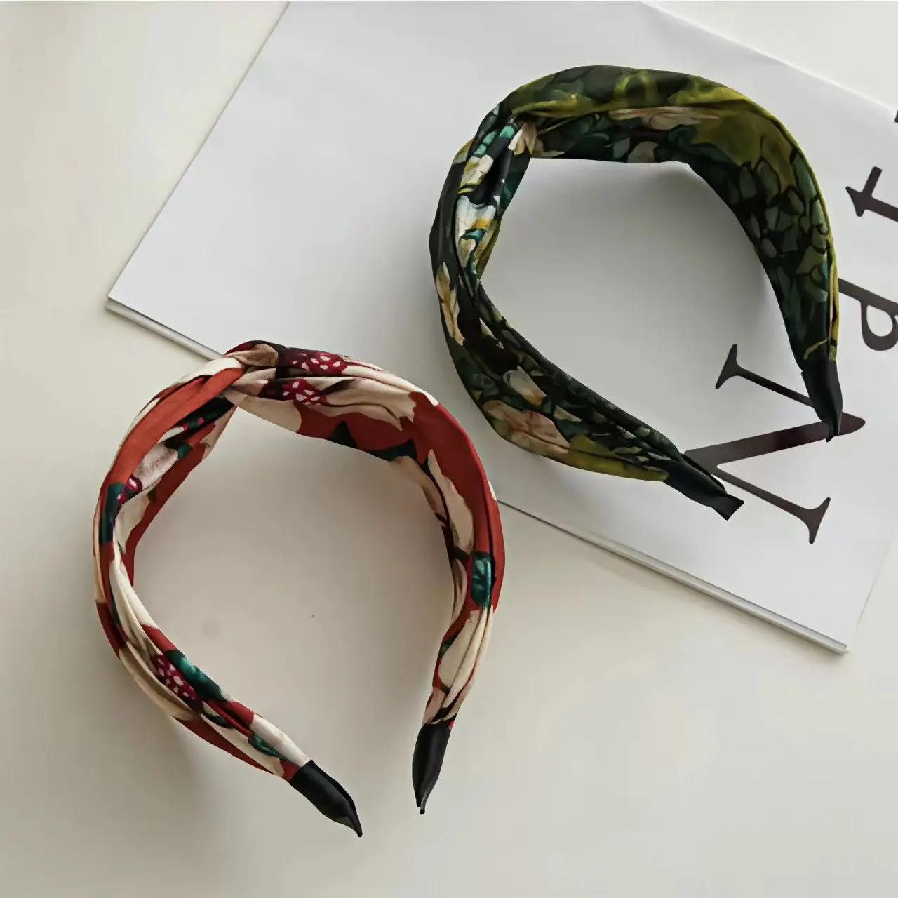 Vintage Oil Painting Style Cross Shaped Headband Versatile and Wide Edge Women's Printed Artistic Headband Hair Accessories
Vintage Oil Painting Style Cross Shaped Headband Versatile and Wide Edge Women's Printed Artistic Headband Hair Accessories