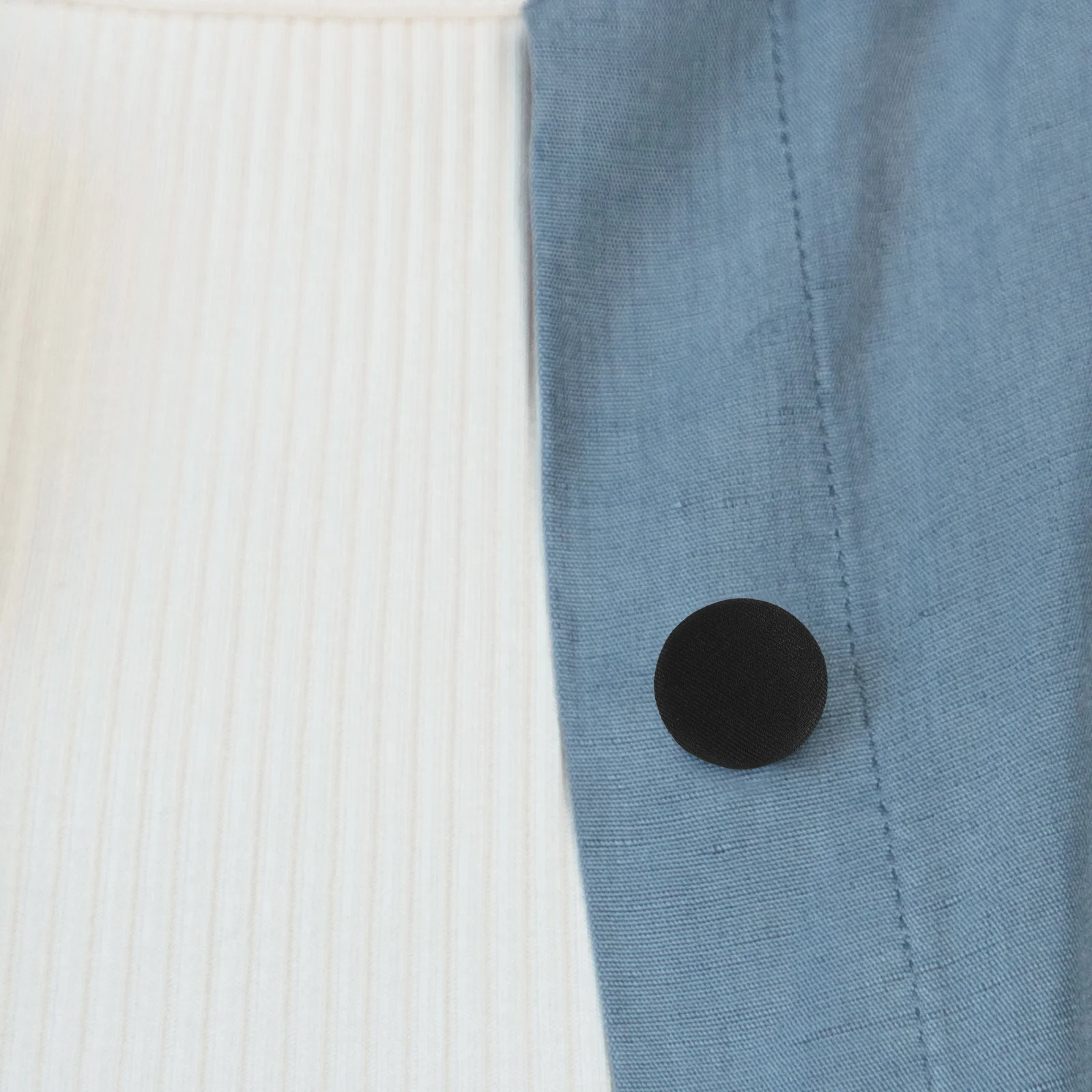 30Pcs Fabric Covered Buttons Round Hand Sew Durable Tuxedo Dress Suit Jacket Sewing Buttons for Wedding Clothes Sweaters
30Pcs Fabric Covered Buttons Round Hand Sew Durable Tuxedo Dress Suit Jacket Sewing Buttons for Wedding Clothes Sweaters