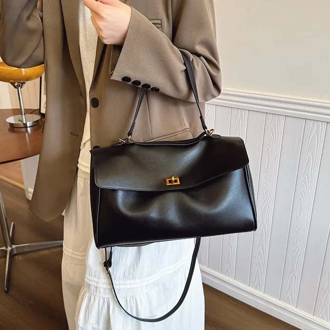 New Light Luxury PU Shoulder Bag Women's High-end Business Large-capacity Commuting Korean Version Solid Color Messenger Bag
New Light Luxury PU Shoulder Bag Women's High-end Business Large-capacity Commuting Korean Version Solid Color Messenger Bag