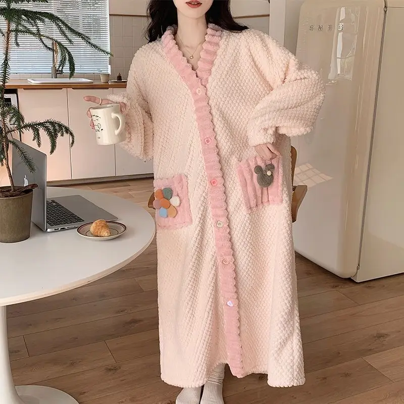 Утолщенный халат, ночная рубашка, женская пижама, ночная рубашка, домашняя одежда, осенне-зимняя студенческая рубашка из кораллового флиса для девочек, которую можно носить в качестве верхней одежды
Утолщенный халат, ночная рубашка, женская пижама, ночная рубашка, домашняя одежда, осенне-зимняя студенческая рубашка из кораллового флиса для девочек, которую можно носить в качестве верхней одежды