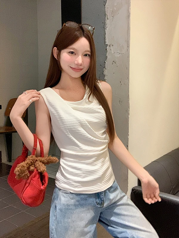 Korean Gentle Style Sleeveless Vest Women's Summer New Waist-Cinching Slimming Versatile Personality Top Flip Collar Design
Korean Gentle Style Sleeveless Vest Women's Summer New Waist-Cinching Slimming Versatile Personality Top Flip Collar Design