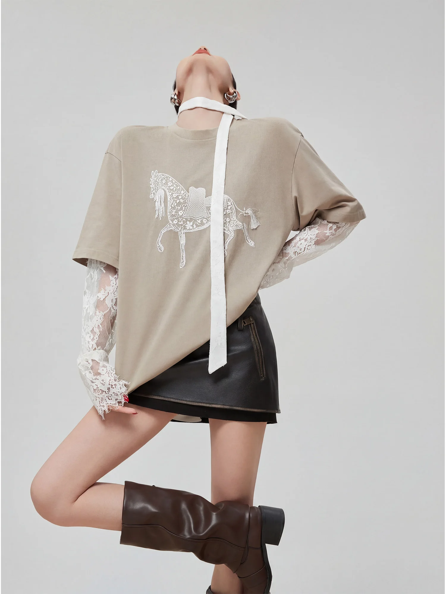 Elegant Chic Long Sleeve Lace Splicing Embroidery Loose Women's T-shirt Commute Style Polyester Fiber round Neck Top
Elegant Chic Long Sleeve Lace Splicing Embroidery Loose Women's T-shirt Commute Style Polyester Fiber round Neck Top