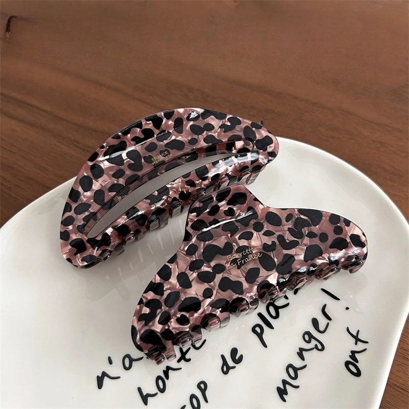 Leopard print acetic acid grab clip large advanced sense disc hair shark clip niche design sense
Leopard print acetic acid grab clip large advanced sense disc hair shark clip niche design sense