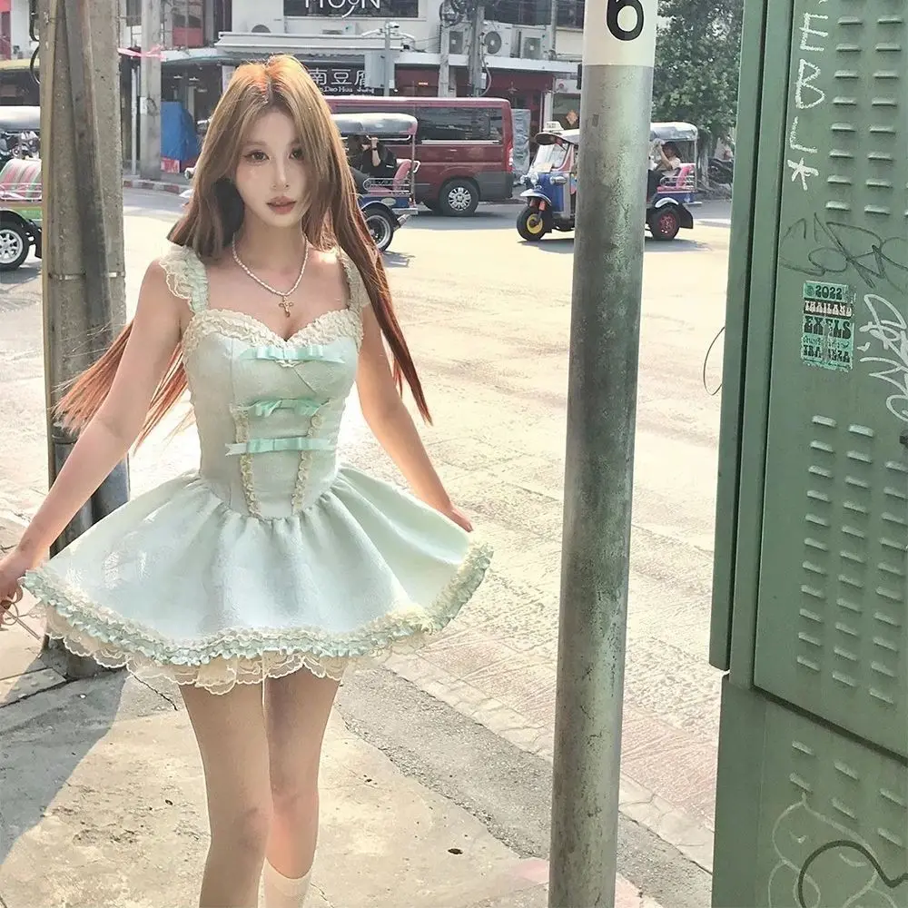 Floral Sweet Suspender Lace Spliced Puffy Dress Slim Waist-Hugging Spring New Niche Design Short Princess Skirt
Floral Sweet Suspender Lace Spliced Puffy Dress Slim Waist-Hugging Spring New Niche Design Short Princess Skirt