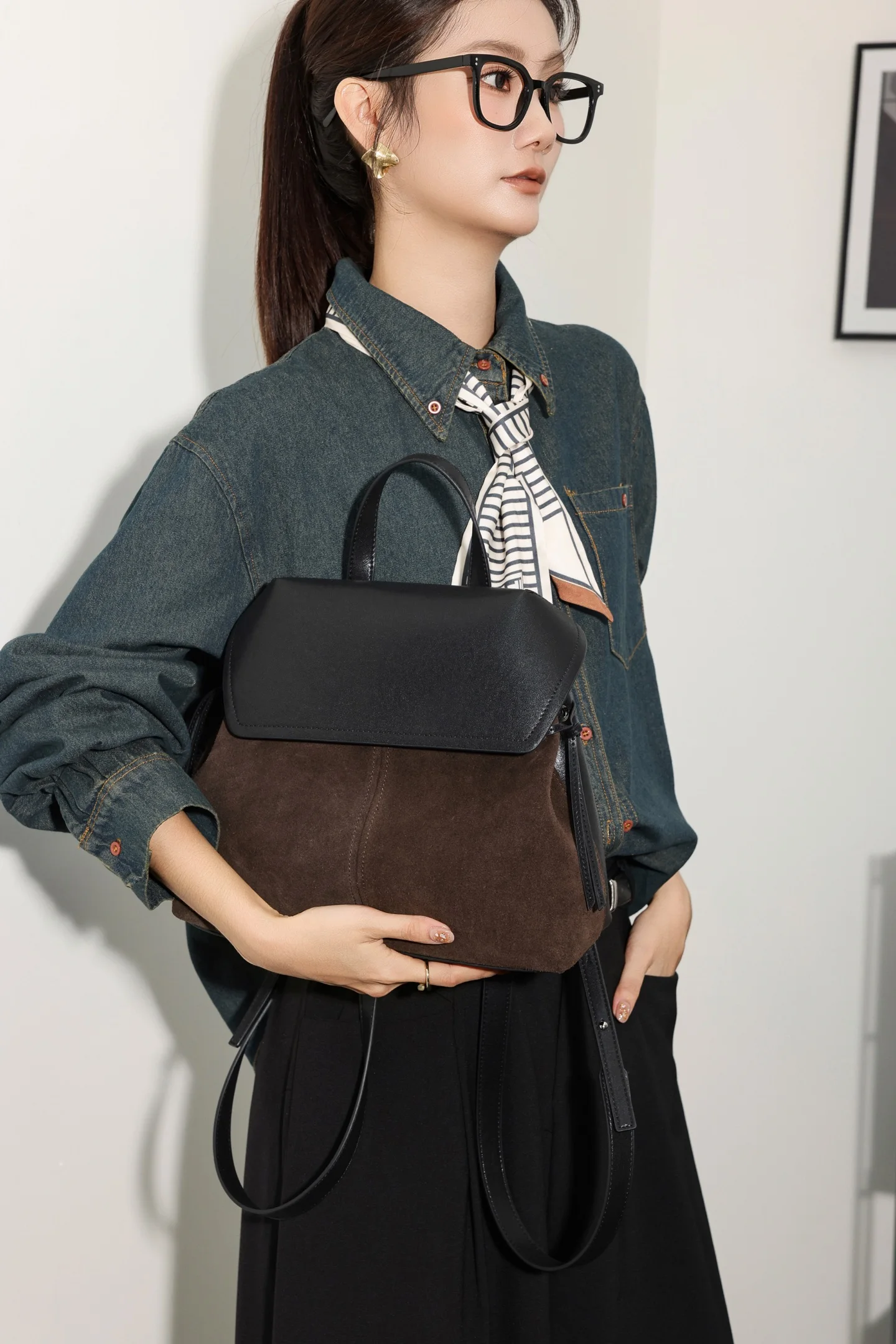 2026 New Arrival Matte Cowhide Color-blocked Backpack, Versatile Large-capacity Stylish Leather Backpack for Women
2026 New Arrival Matte Cowhide Color-blocked Backpack, Versatile Large-capacity Stylish Leather Backpack for Women